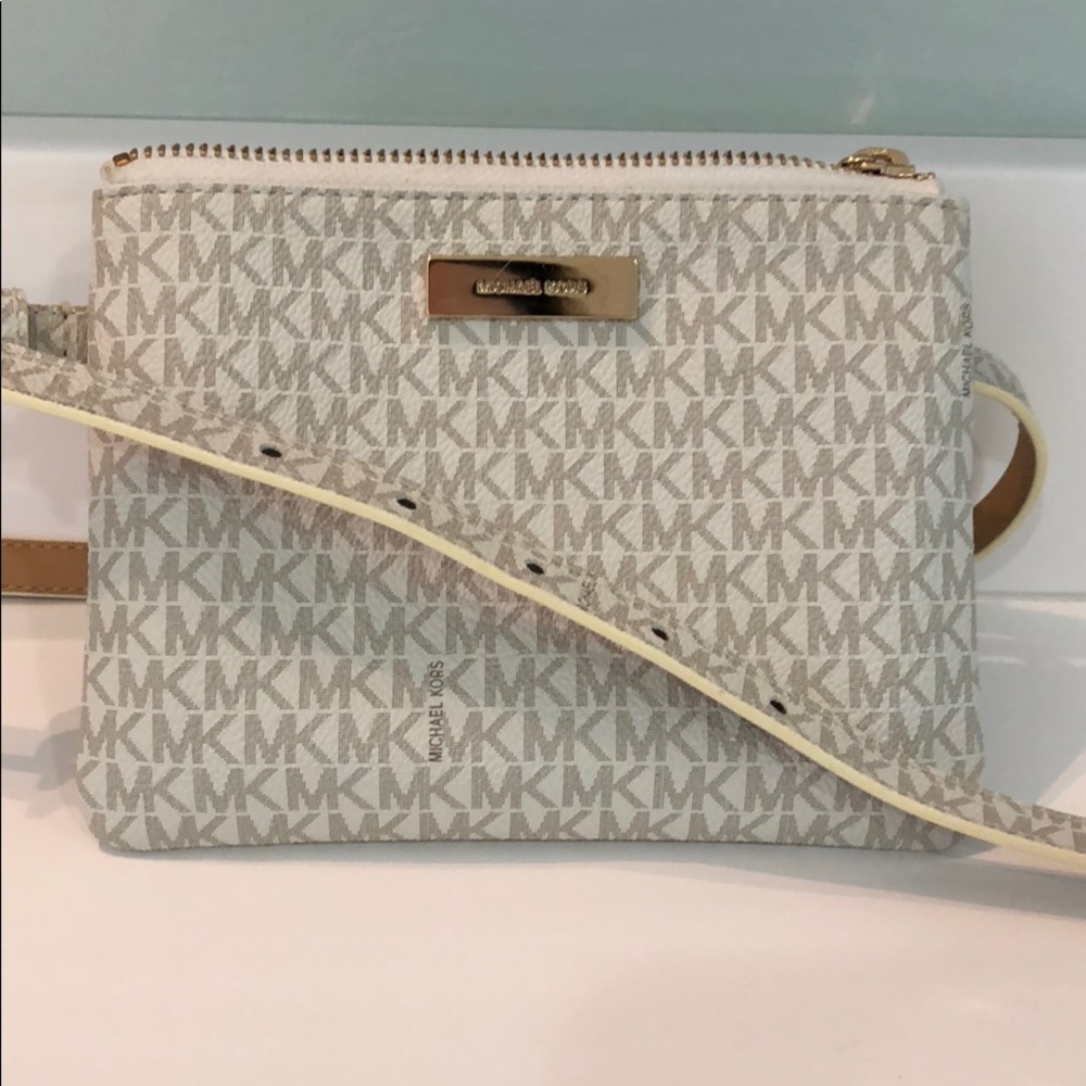 Authentic Michael Kors Fanny pack/wristlet